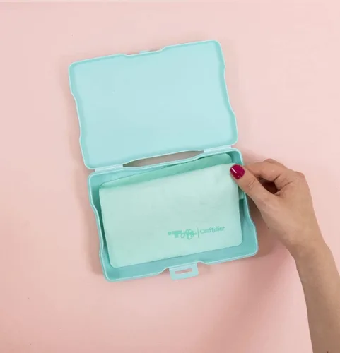 Miniatura 3 de Craftelier - Caja organizadora y limpiador de sellos Shammy para mantener tus sellos en perfecto estado Tamaño Shammy 7.9 x 5.7 in y caja 17 x 4.7