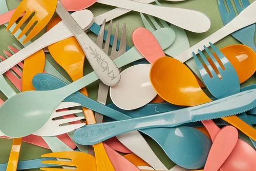 Miniatura 2 de KNORK Eco - Juego de cubiertos reutilizables de bambú de 12 piezas (tenedor, cuchillo, cuchara) a base de plantas (menta, coral, blanco, gris)