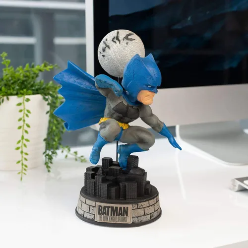Miniatura 5 de Exclusivo Batman Bobblehead Cuenta con Batman en una pose de superhéroe Diseño de resina de 8 pulgadas