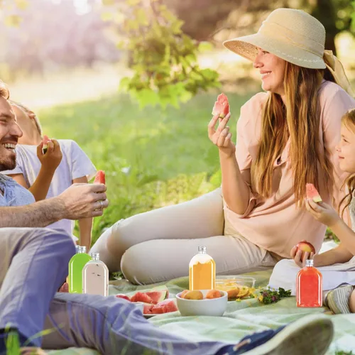Miniatura 5 de Botellas de plástico con tapas, paquete de 24 botellas transparentes para jugos, botellas reutilizables para bebidas, recipientes transparentes a