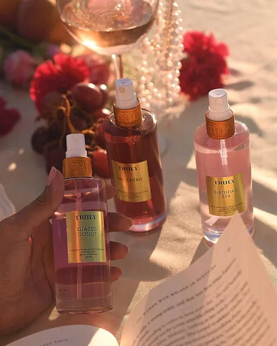 Miniatura 8 de Truly Perfume Body Mist Bruma refrescante con fragancia de larga duración para una piel suave, tersa y perfumada