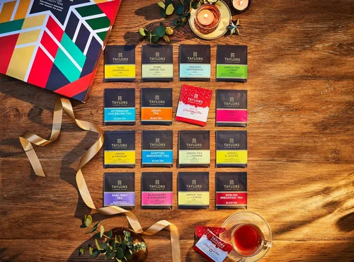 Miniatura 7 de NUEVO Calendario de Adviento navideño de té Taylors of Harrogate 2025, set de regalo – 24 días, 48 bolsitas de té – Cuenta regresiva para Navidad