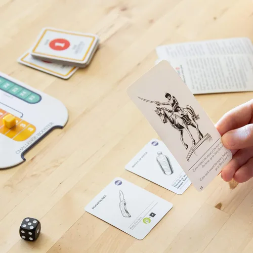Miniatura 4 de Asmodee Elige tu propia aventura: Juego de mesa Casa del Peligro - Embárcate en un peligroso viaje en esta aventura narrativa cooperativa, Edades