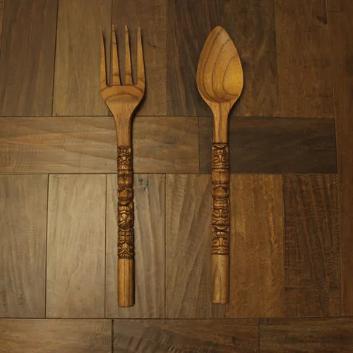 Miniatura 7 de Zeckos Arte de decoración de pared con cuchara y tenedor de madera tallada con diseño Tiki – Juego de decoración de utensilios de madera – 16