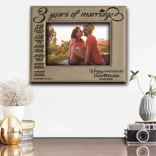 Miniatura 2 de BELLA BUSTA - Marco de fotos de cuero grabado para 3 años de matrimonio, para siempre a go-Tritonal 3er aniversario (4 x 6 horizontal)