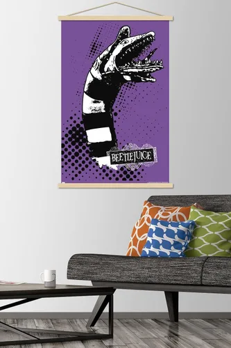 Miniatura 2 de Trends International Beetlejuice - Póster de pared de gusano de arena, 22.37 x 34.00 pulgadas, paquete de impresión premium y colgador de madera