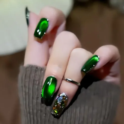 Miniatura 15 de Esmalte de uñas de gel magnético Cat Eye (rojo + verde tesoro), 0.34 onzas líquidas (paquete de 1)