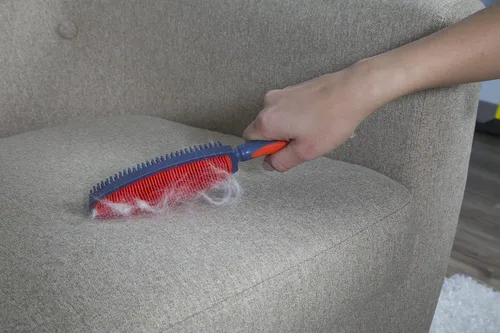 Miniatura 10 de Escoba para remover el pelo de mascotas con rasqueta y mango telescópico que se extiende de 3 a 5 pies, negro y amarillo
