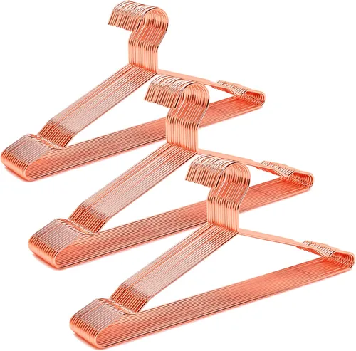 Amber Home Paquete de 30 perchas de metal fuerte de oro rosa de 17 pulgadas, perchas de cobre de alta resistencia, perchas estándar para chaquetas,