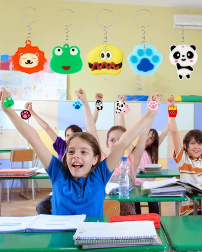 Miniatura 4 de 100 llaveros de dibujos animados para recuerdos de fiesta de niños, mini llavero lindo para premios de aula, regalos de fiesta de cumpleaños