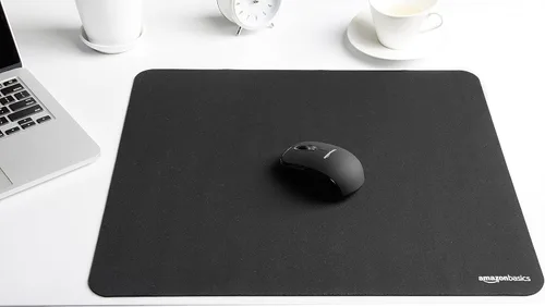 Miniatura 9 de Amazon Basics Alfombrilla de ratón cuadrada grande para computadora, tela y base de goma, 17.7L x 15.7A pulgadas, negro