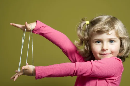 Miniatura 3 de House of Marbles Cuna de gato, un clásico juego de cuerdas de dedos favorito de los niños o juego de jardín de infantes, con cordón e instrucciones