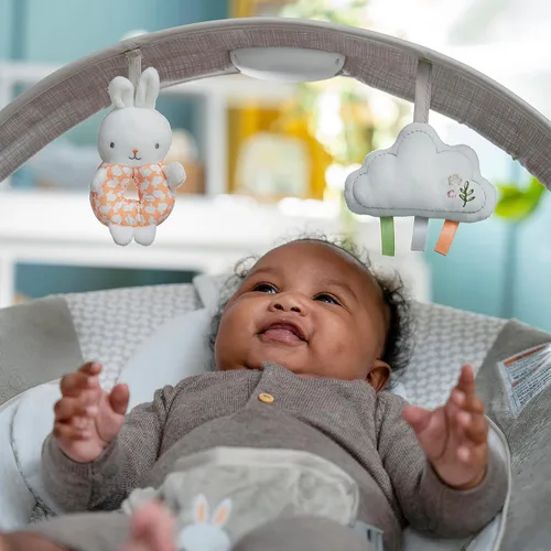 Miniatura 14 de Ingenuity InLighten - Asiento de bebé con columpio y barra de juguete iluminada, vibraciones, almohada para tiempo boca abajo y sonidos, 0-6 meses