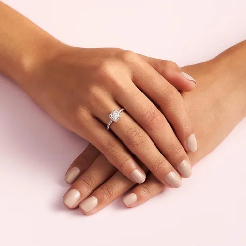 Miniatura 6 de PANDORA Anillo cuadrado de circonita cúbica con halo brillante en rosa