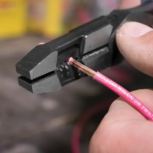 Miniatura 9 de Klein Tools Alicates multiherramienta J215-8CR, fabricados en Estados Unidos, herramienta híbrida multipropósito/crimpadora, pelacables, corte
