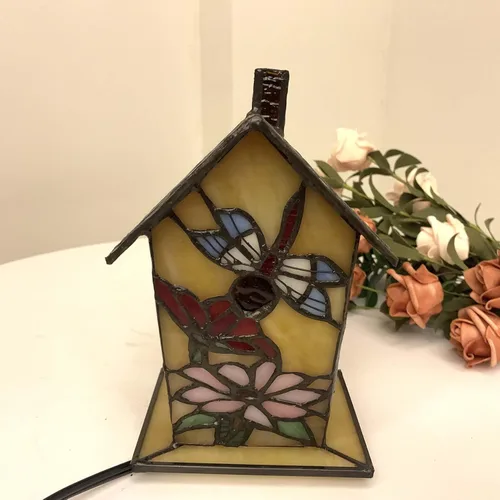 Miniatura 5 de Bieye L10782 - Lámpara de mesa estilo Tiffany con vitral en forma de casa de pájaro para decoración del hogar (17.8 cm de alto, libélula)