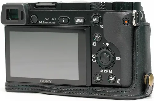 Miniatura 9 de MegaGear Ever Ready - Funda de piel para cámara compatible con Sony Alpha A6300, A6000
