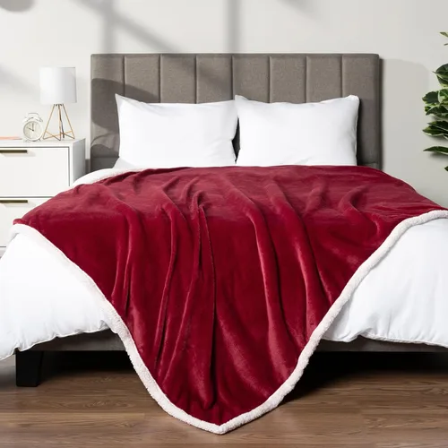 Miniatura 4 de PAVILIA Manta de forro polar Sherpa para sofá, tamaño individual, color rojo granate, suave y mullida, acogedora manta de invierno reversible