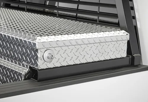 Kit de hardware BACKRACK de RealTruck para uso con caja de herramientas de 21" o 31", Negro, Sin taladro | 30500TB | Compatible con Nissan Frontier