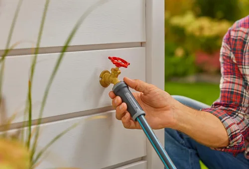 Miniatura 3 de GARDENA 20502, Carrete retráctil para manguera de jardín de 75 pies x 1/2 pulgadas, montaje en pared, retracción automática y bloqueo de longitud
