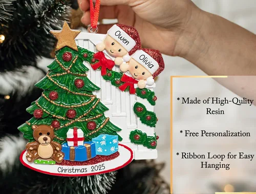 Miniatura 3 de Adorno de Navidad personalizado para parejas que se asoman 2026 Nuestro primer recuerdo de Navidad juntos - Regalo de amor para citas Familia