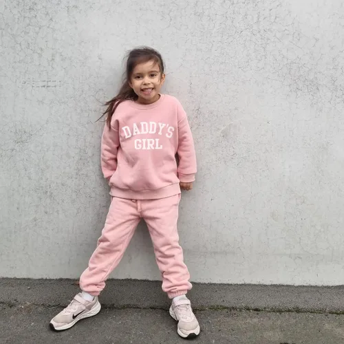 Miniatura 3 de wdehow Sudadera de manga larga con estampado de letras para niñas pequeñas, pantalones de color sólido, ropa de otoño e invierno de 2 piezas