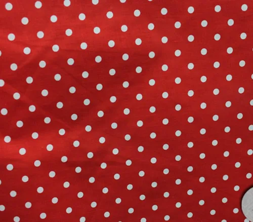 Tela de polialgodón con estampado de lunares pequeños, fondo rojo blanco / 60 pulgadas de ancho/vendido por The Yard