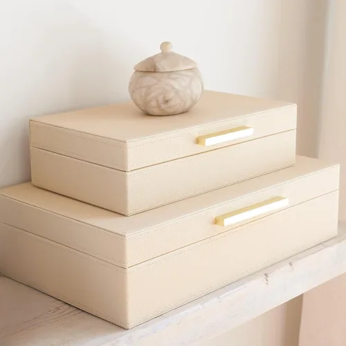 ZICOTO Moderno juego de 2 cajas de almacenamiento decorativas con asas de metal negro, caja organizadora de joyas de piel sintética, caja