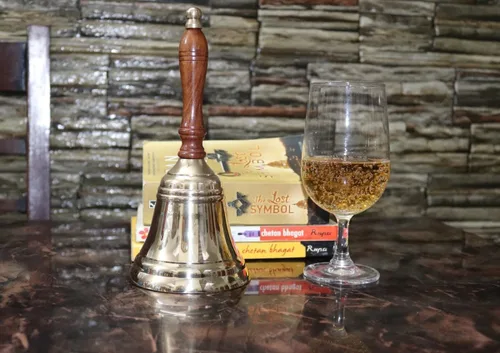 Miniatura 3 de The Metal Magician - Campana de mano grande y pesada dorada para bodas, Navidad y escuela, campana de mano de latón pulido (paquete de 1)