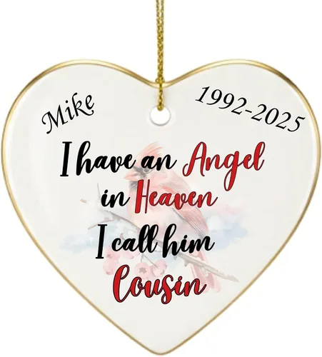 Miniatura 9 de Adorno de Navidad conmemorativo personalizado 2025 – Recuerdo de cerámica en forma de corazón – Tengo un ángel en el cielo I Call Her Primo – Regalo