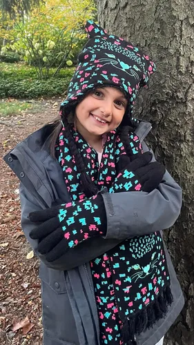 Miniatura 4 de N'Ice Caps, juego de accesorios gorra, bufanda, guante tejidos de sherpa con estampado para chicas.