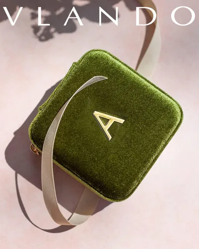 Miniatura 7 de Vlando Joyero de viaje de terciopelo afelpado, joyeros personalizados con iniciales para mujeres y niñas, mini organizador de viaje de joyería