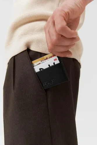 Miniatura 9 de BERLINER BAGS Funda de piel prémium para tarjetas, tarjetero con bloqueo RFID para hombres y mujeres, Negro -, Minimalista