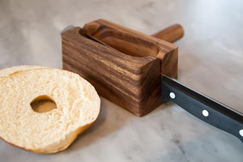 Miniatura 5 de Ironwood Gourmet 28330 Local 338 Bagel Miter, Madera de acacia, 7 x 5.5 x 2.5 pulgadas