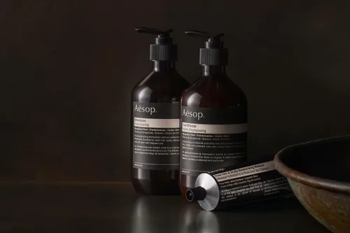 Miniatura 4 de Aesop Champú Suaviza el cabello, restaura el brillo Corteza de Bergamota, Incienso, Cedro Atlas 16.9 oz / 500 mL