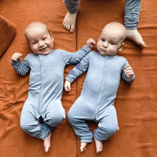 Miniatura 13 de KYTE BABY Mameluco suave unisex con cierre a presión, 97% rayón hecho de bambú, 3% elastano