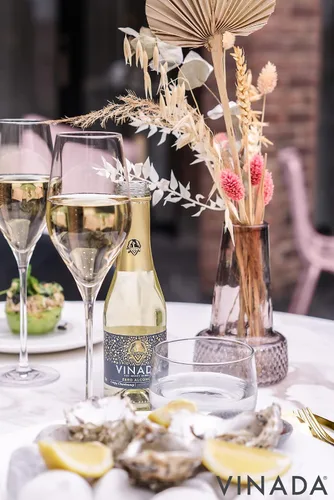 Miniatura 5 de VINADA - Crispy Chardonnay Mini - Vino Cero Alcohol - 6.8 fl oz (24 Botellas de Vidrio)