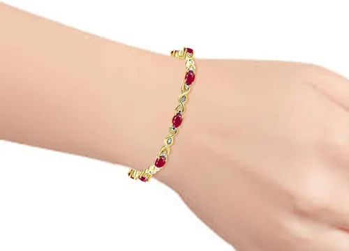 Miniatura 2 de Impresionante juego de pulseras de tenis XOXO de Ruby & Diamond Hugs & Kisses en plata chapada en oro amarillo, ajustable para adaptarse a muñecas