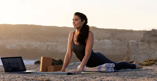 Miniatura 6 de Everyday Yoga Bloque de yoga de madera de corcho de alta densidad, mejora la fuerza, flexibilidad con soporte de mano de entrenamiento de ladrillo 3
