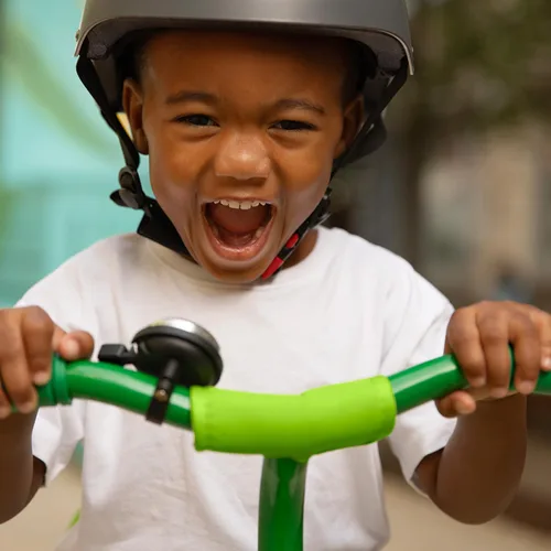 Miniatura 8 de Jetson Light-Up Trike, Front and Rear Baskets, Multi-Colored LED Lights, Seatbelt and Bell