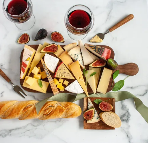 Miniatura 3 de igourmet Caja de regalo de muestra para amantes del queso, incluye manchego español, gorgonzola piccante italiano, cebolla de doble gloucester