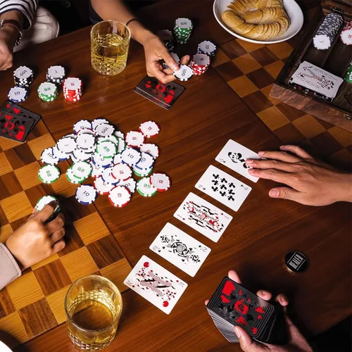 Miniatura 6 de Bowtie - Juego de póquer de madera con regalo de cartas, 300 fichas de póquer ponderadas profesionales con estuche de madera de nogal, regalo único