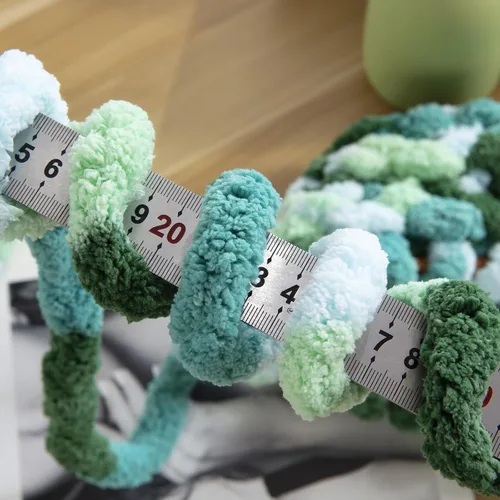 Miniatura 3 de HOMBYS Paquete de 8 hilos gruesos gigantes para tejer a ganchillo/tejer a mano, súper voluminosos, grandes, suaves, esponjosos, tie dye de felpa