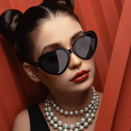 Miniatura 2 de LVIOE Lentes de sol de corazón para mujer, lentes de sol polarizados en forma de corazón con protección UV estilo corazón retro para ir de compras
