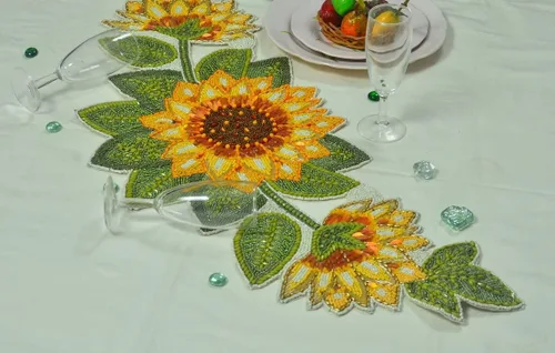 Miniatura 2 de Camino de mesa de girasol, camino de mesa con cuentas hecho a mano, adorno de mesa de diseño de 13 x 36 pulgadas