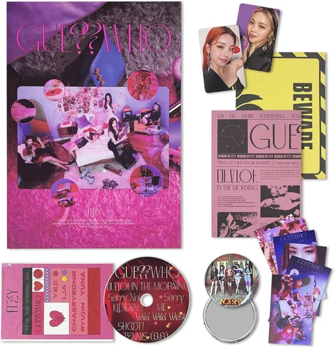 ITZY - Mini álbum - Adivina quién [Day ver] CD + libro de fotos + tarjeta de fotos + mini póster plegable + paquete de calcomanías + periódico +