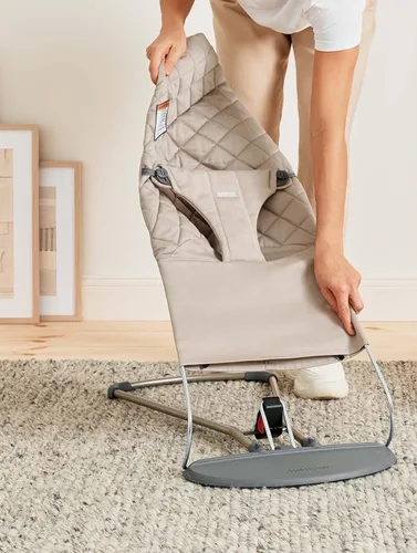 Miniatura 6 de BabyBjörn Bouncer Bliss, Gris Arena, Tejido, Colchón Clásico de Acolchado Asiento Ajustable de Mecedora para Bebé de 2 en 1 y Silla para Niño
