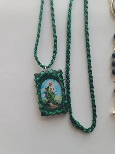 Miniatura 3 de Escapulario Verde, Rosario Negro de Cristal y Pulcera de Hilo de San Judas Tadeo
