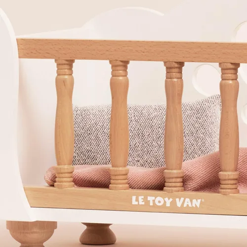 Miniatura 6 de Le Toy Van - Juguete educativo de madera, juego de rol, hermosa cuna y cuna de muñeca de trineo Juego de cochecito de juguete para niñas de 3 años