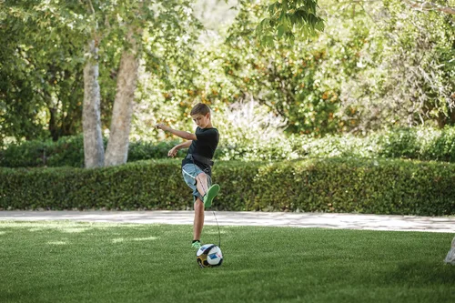 Miniatura 7 de SKLZ Quickster Entrenador de fútbol – Rebotador de pelota de doble cara para pasar, recibir y practicar atrapamiento – Red de rebote grande